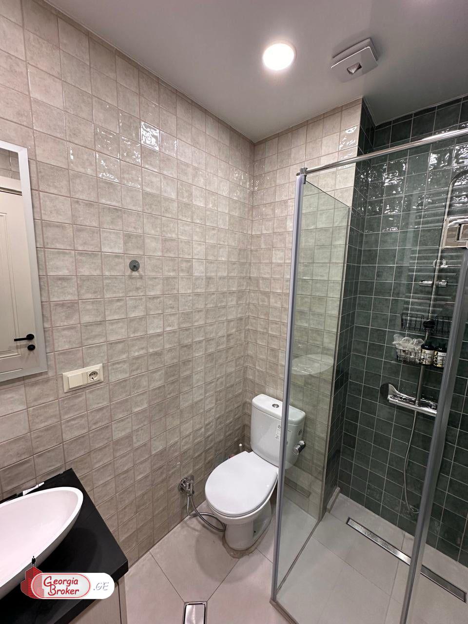 продается квартира с новым ремонтом 3-комнаты